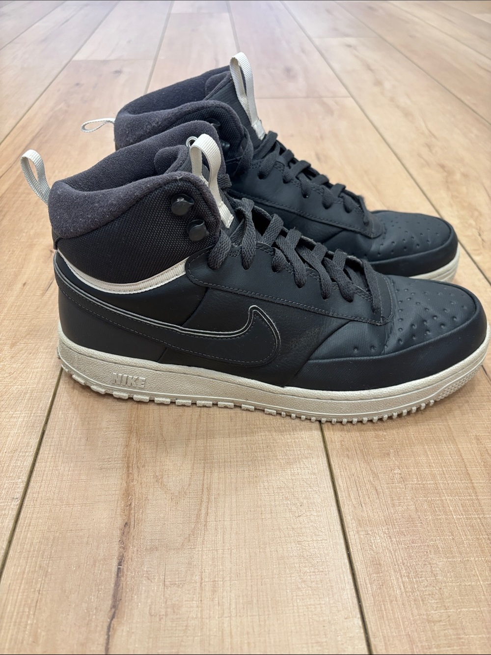 Nike Men’s Vision Court Mid Winter Sneakers